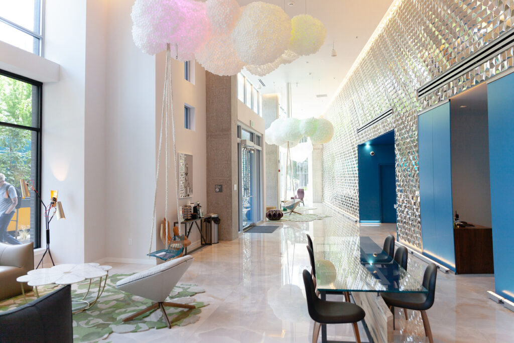 cloud_avalon_lobby002